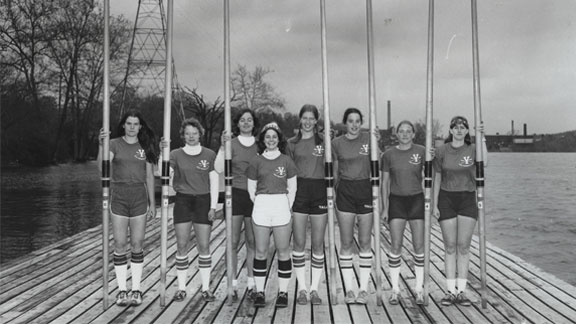 Members of the 1976 Yale crew (from left): Anne Warner, Chris Ernst, Lynn Baker, Lynne Alvarez, Elaine Mathies, Cathy Pew, Chris Stowe and Jennie Kiesling. (Photo courtesy of ESPN.com)